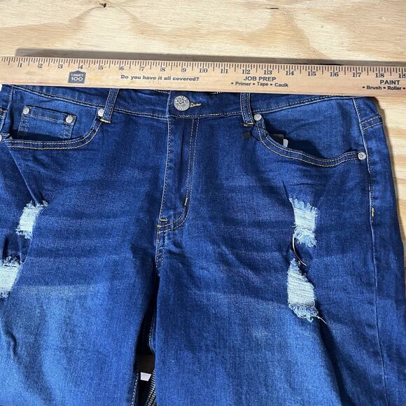 Diverso Women Bermuda Denim Shorts Size 14W Soft & Stretchy Distressed Blue NWT - Picture 6 of 14